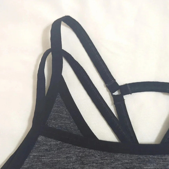 Gymshark Adapt Mark Seamless Sports Bra, Color Gray/Black Size M - Picture 3 of 14